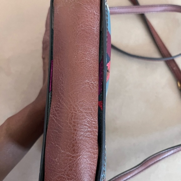 Fossil Coated Canvas Leather Trim  Chevron Campbell Triple Zip Crossbody Bag - Picture 7 of 16